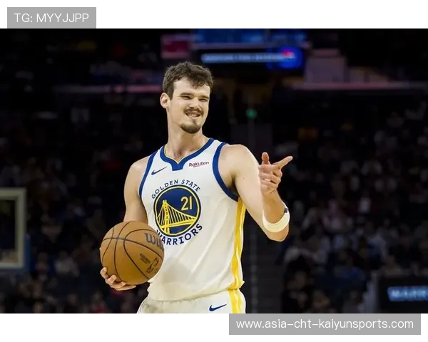 NBA球星大帽扇飞篮球，吓得对手倒退三步