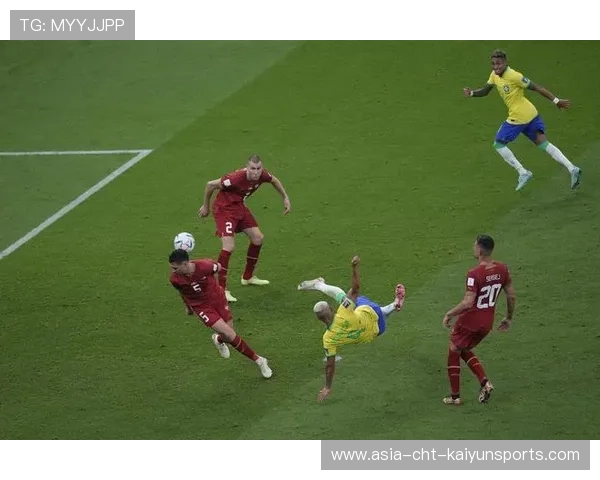 罗马锋霸倒钩破门全网喊神：足球经典瞬间震撼来袭